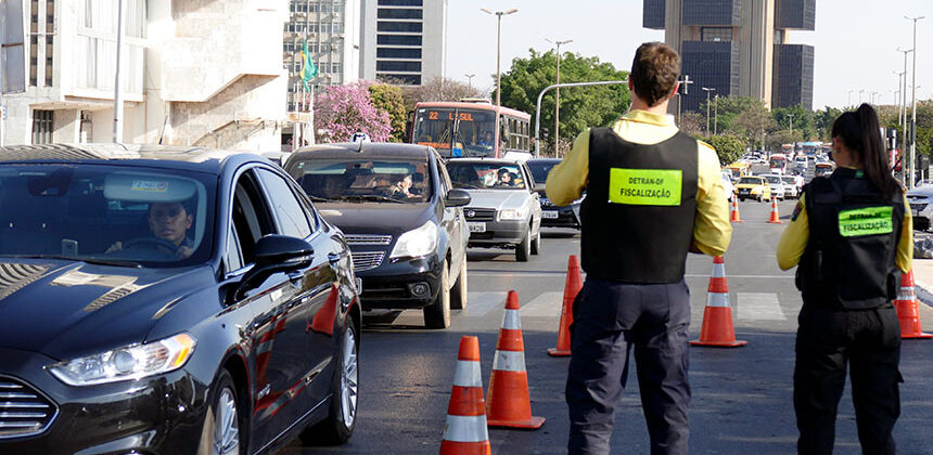 Senado vai avaliar projeto que garante livre estacionamento a oficiais de Justiça