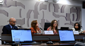 Câncer do colo do útero: debate enfatiza importância da vacinação contra o HPV