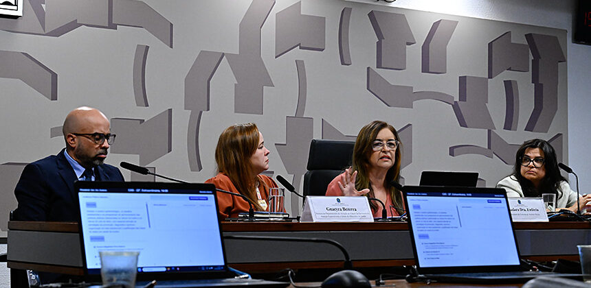 Câncer do colo do útero: debate enfatiza importância da vacinação contra o HPV