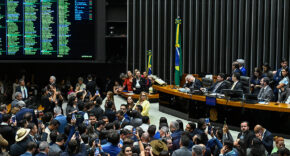 Promulgada lei que possibilita redução de penas pelo 8 de janeiro