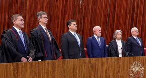 Chefes dos Três Poderes participam de posse de Nunes Marques no TSE