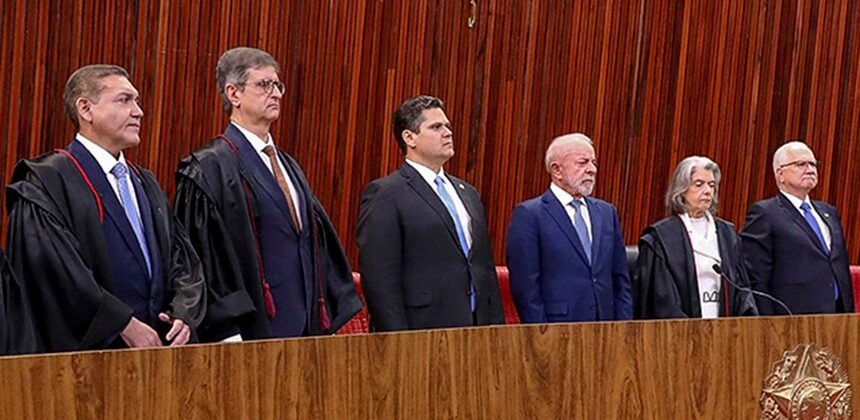 Chefes dos Três Poderes participam de posse de Nunes Marques no TSE