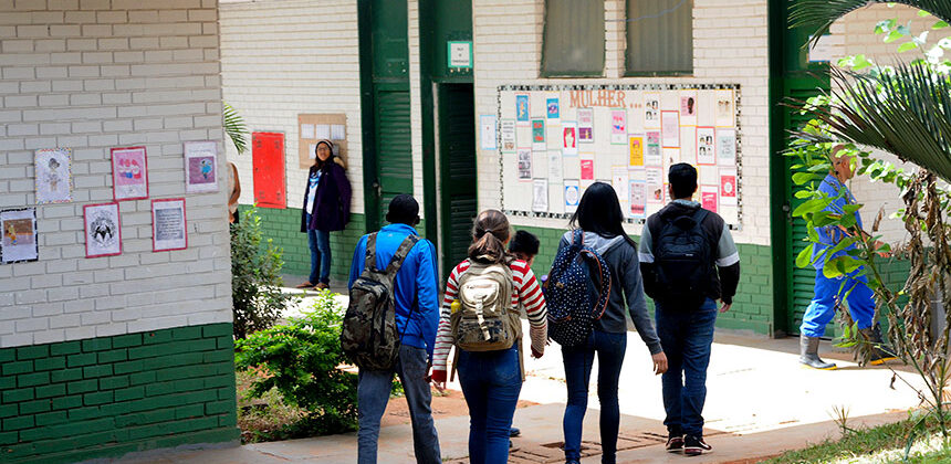 Escola deve estimular descanso e abrir espaço para neurodivergentes, prevê projeto