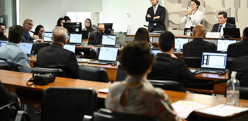 Adolescentes em conflito com a lei poderão ser internados por 10 anos, aprova CSP