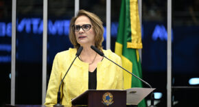 Damares celebra Dia da Marinha e destaca apoio à população da Região Norte