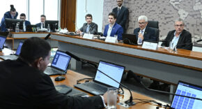 Vacinas: debatedores afirmam que país precisa estar preparado para novas pandemias