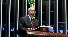 Paim comemora fim da idade mínima para aposentadoria em atividades insalubres