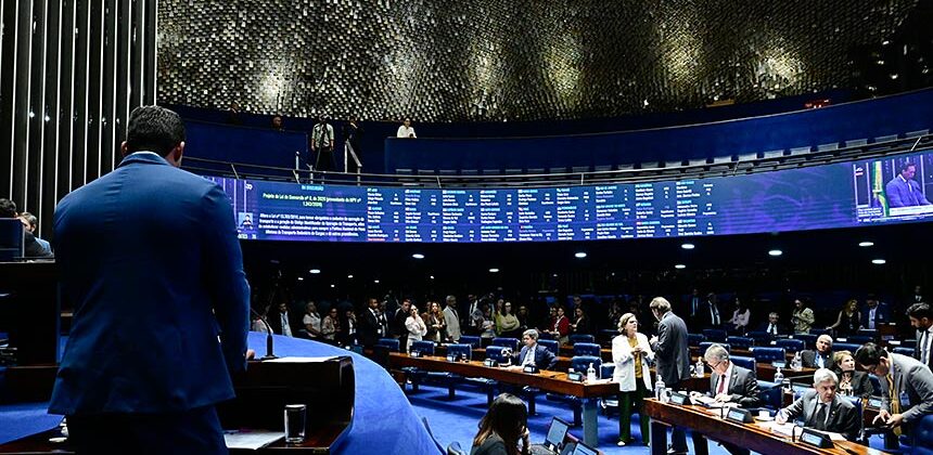Após acordo, Senado aprova MP do frete sem o piso salarial de R$ 5 mil
