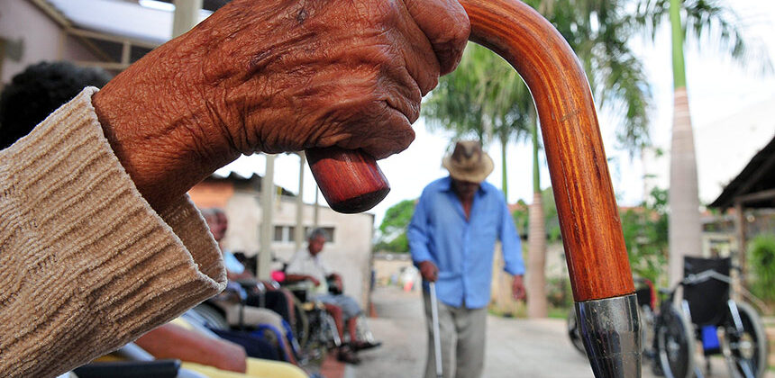 Congresso avalia crédito de R$ 185,5 bi para pagamento de benefícios sociais