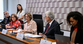 Debate na CE aponta avanço de tempo integral e desafios para garantir qualidade
