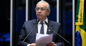 Jayme Campos cobra votação de projeto de amparo a mulheres agredidas