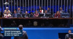 Vídeo: Senado homenageia trabalhadores da área de limpeza